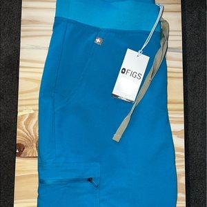 NWT Teal Zamora Jogger Figs scrub pants in size small. Rare color!
